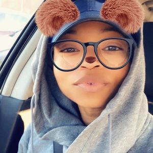 Meet your Posher, Latoyia